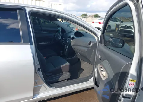 2010 Toyota Yaris z USA, uszkodzony, nr VIN JTDBT4K36A1378835